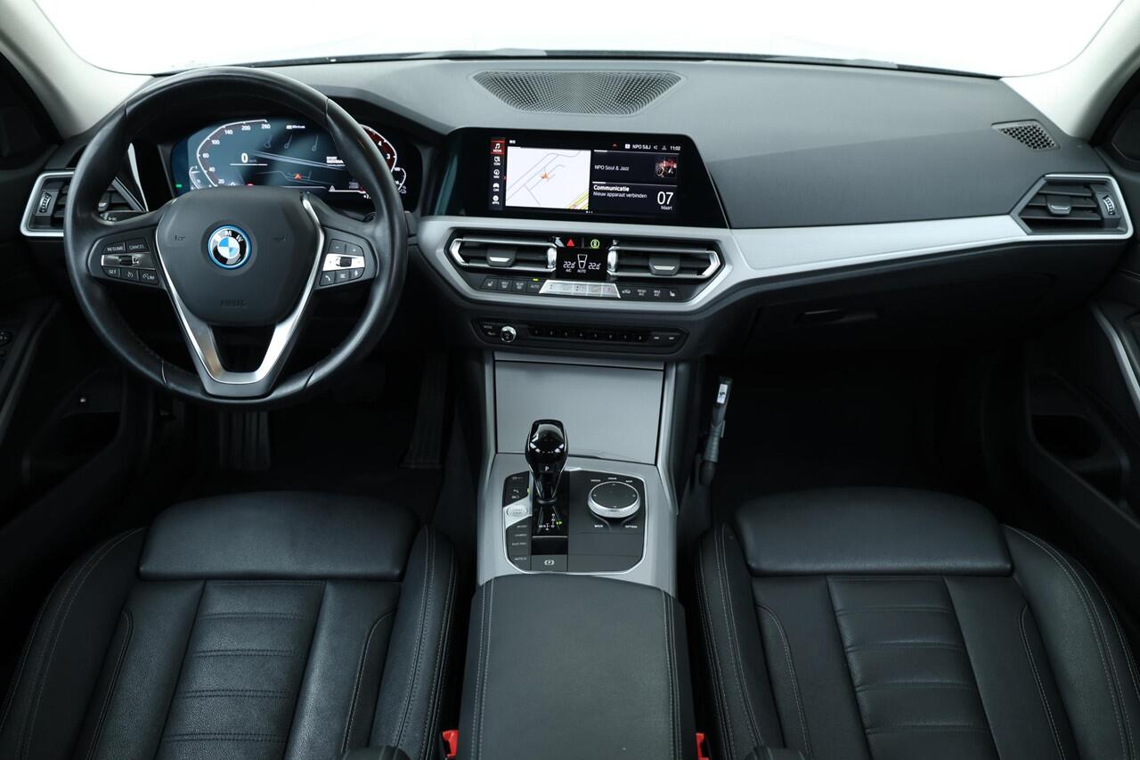 BMW 3-SERIE 320e Business Edition Plus Achteruitrijcamera/ Cruise Control/ HiFi/ Stoelverwarming/ Elektrsiche Stoelen / Lentevoordeel