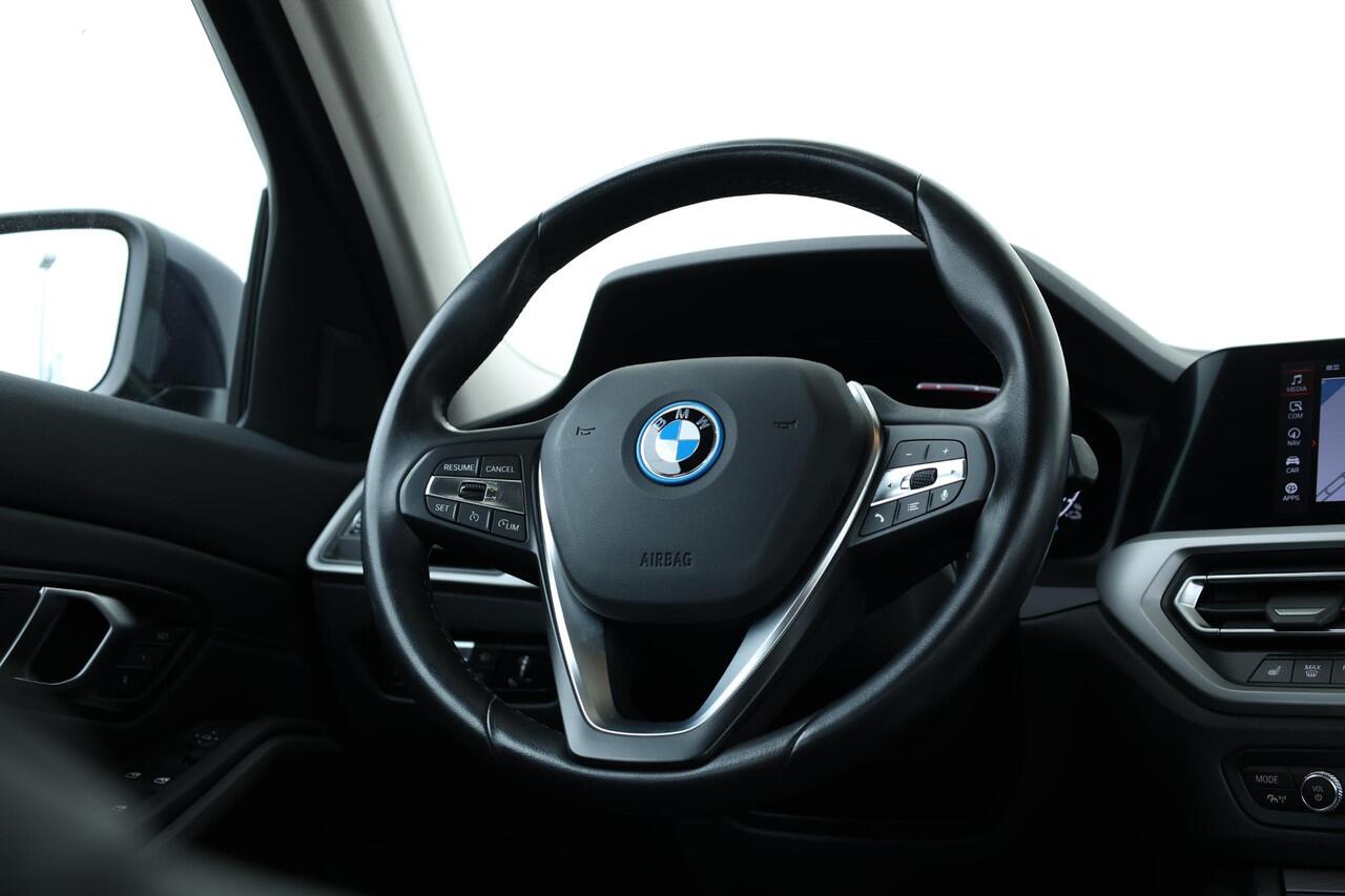 BMW 3-SERIE 320e Business Edition Plus Achteruitrijcamera/ Cruise Control/ HiFi/ Stoelverwarming/ Elektrsiche Stoelen / Lentevoordeel