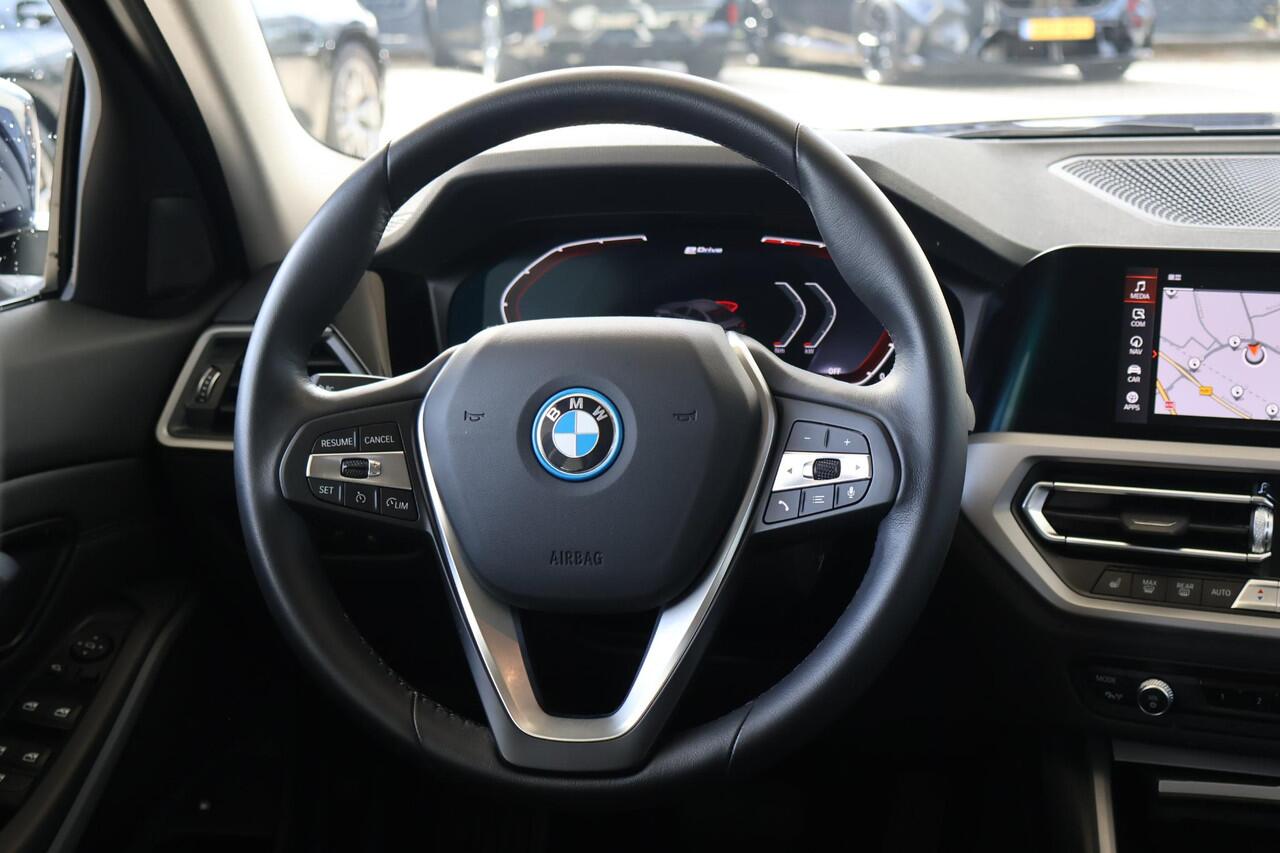 BMW 3-SERIE Sedan 320e | Sportstoelen | Stoelverwarming | HiFi Sound System