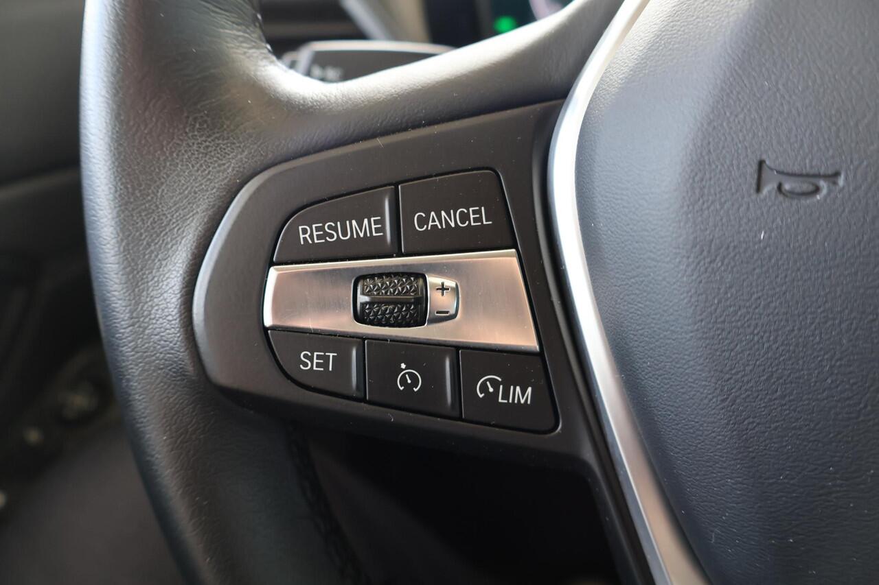 BMW 3-SERIE Sedan 320e | Sportstoelen | Stoelverwarming | HiFi Sound System