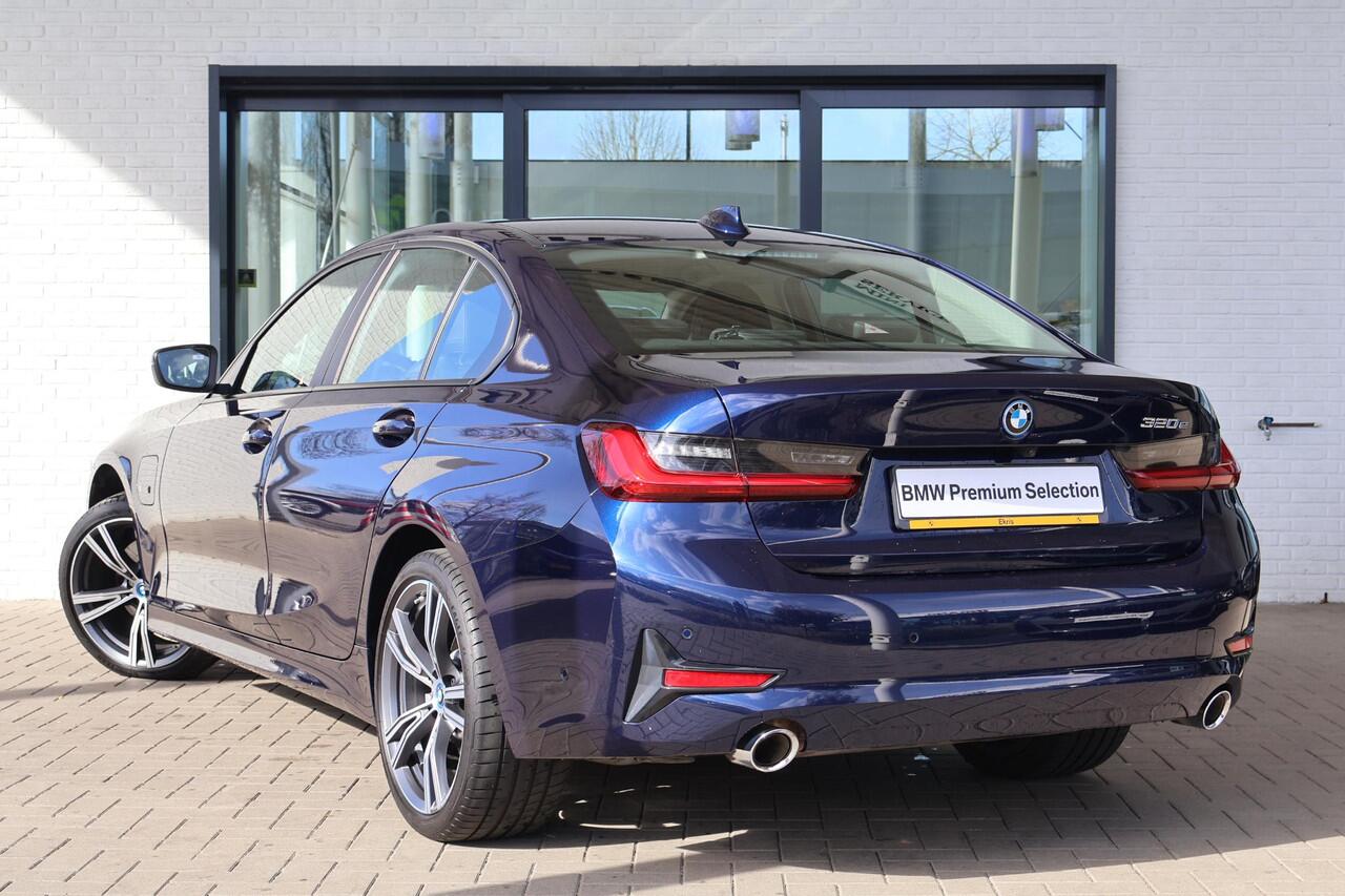 BMW 3-SERIE Sedan 320e | Sportstoelen | Stoelverwarming | HiFi Sound System