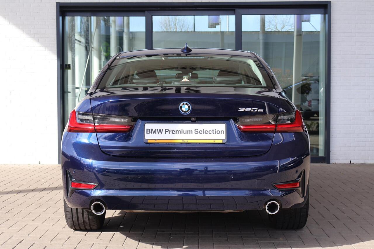 BMW 3-SERIE Sedan 320e | Sportstoelen | Stoelverwarming | HiFi Sound System
