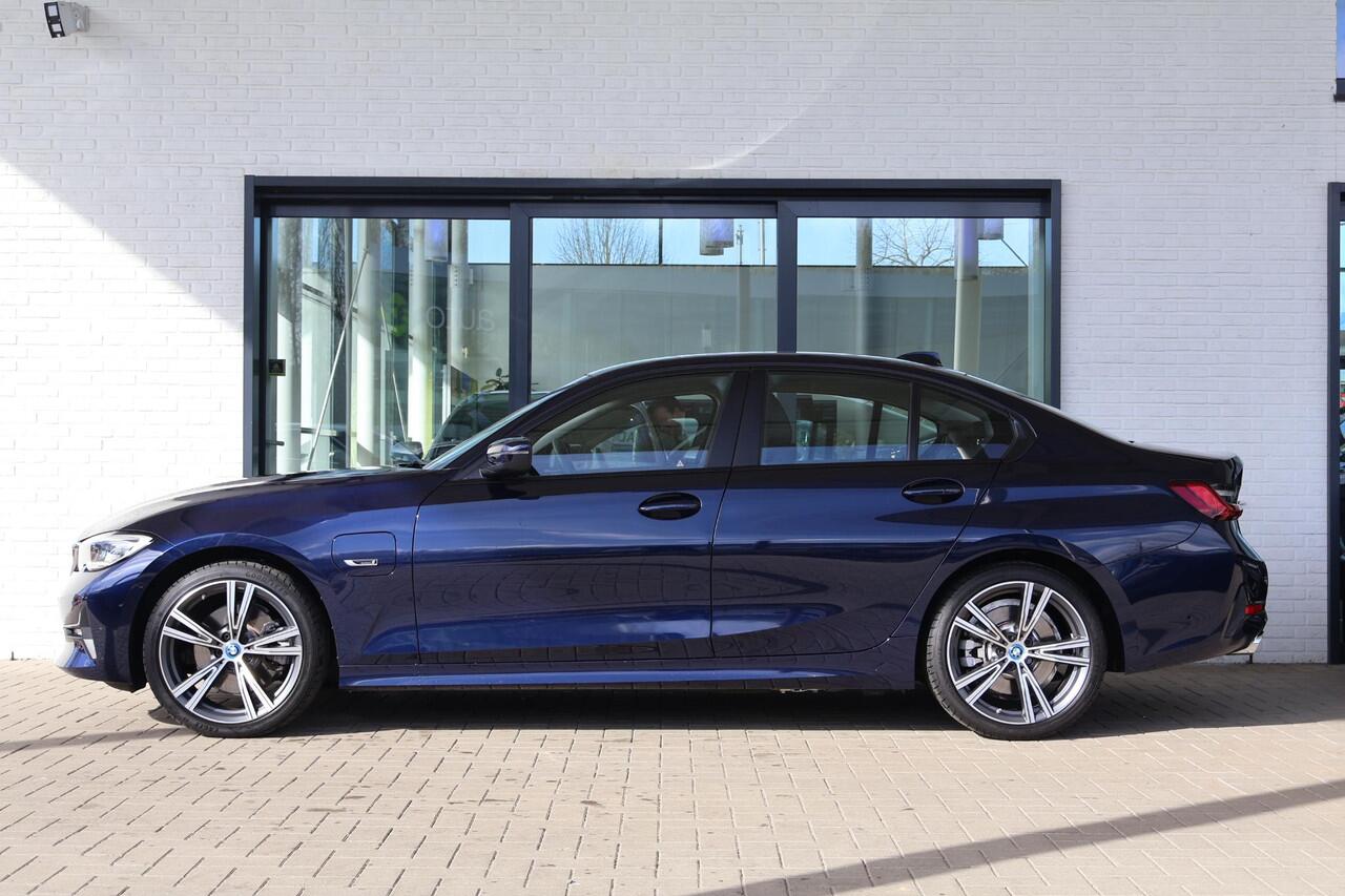 BMW 3-SERIE Sedan 320e | Sportstoelen | Stoelverwarming | HiFi Sound System