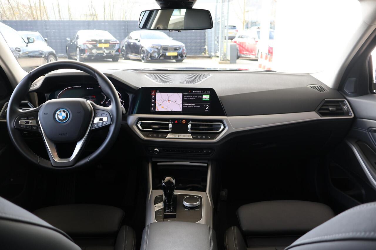 BMW 3-SERIE Sedan 320e | Sportstoelen | Stoelverwarming | HiFi Sound System