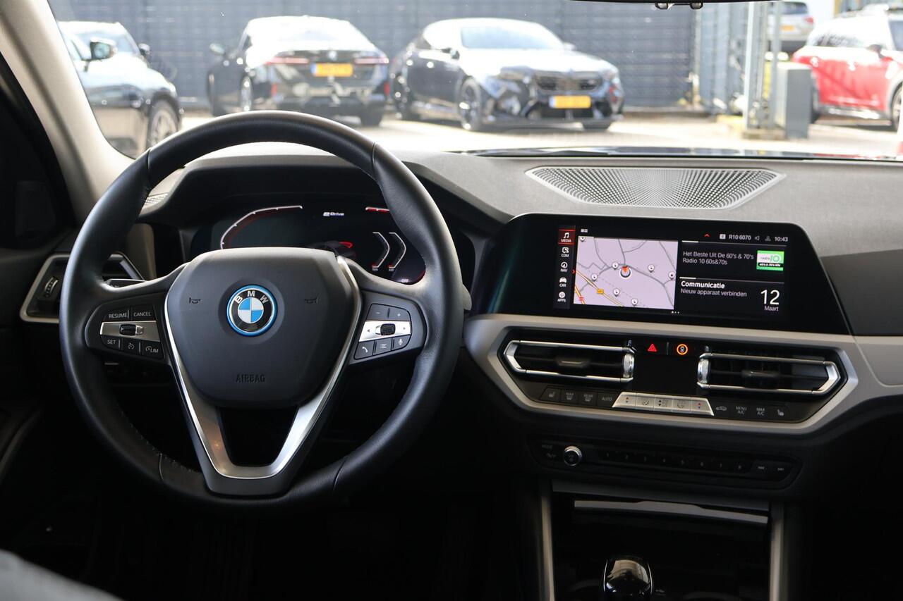 BMW 3-SERIE Sedan 320e | Sportstoelen | Stoelverwarming | HiFi Sound System