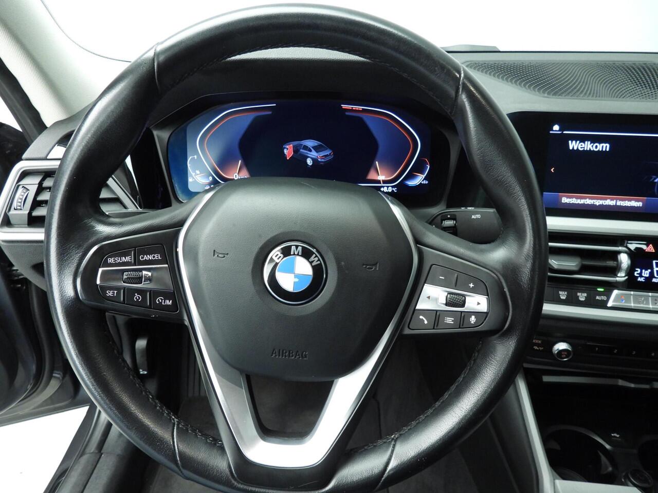 BMW 3-SERIE Sedan 318i | Handbak !! | LED | Navigatie | Trekhaak | Clima | PDC | DAB | Hifi speakers | Alu 16 inch