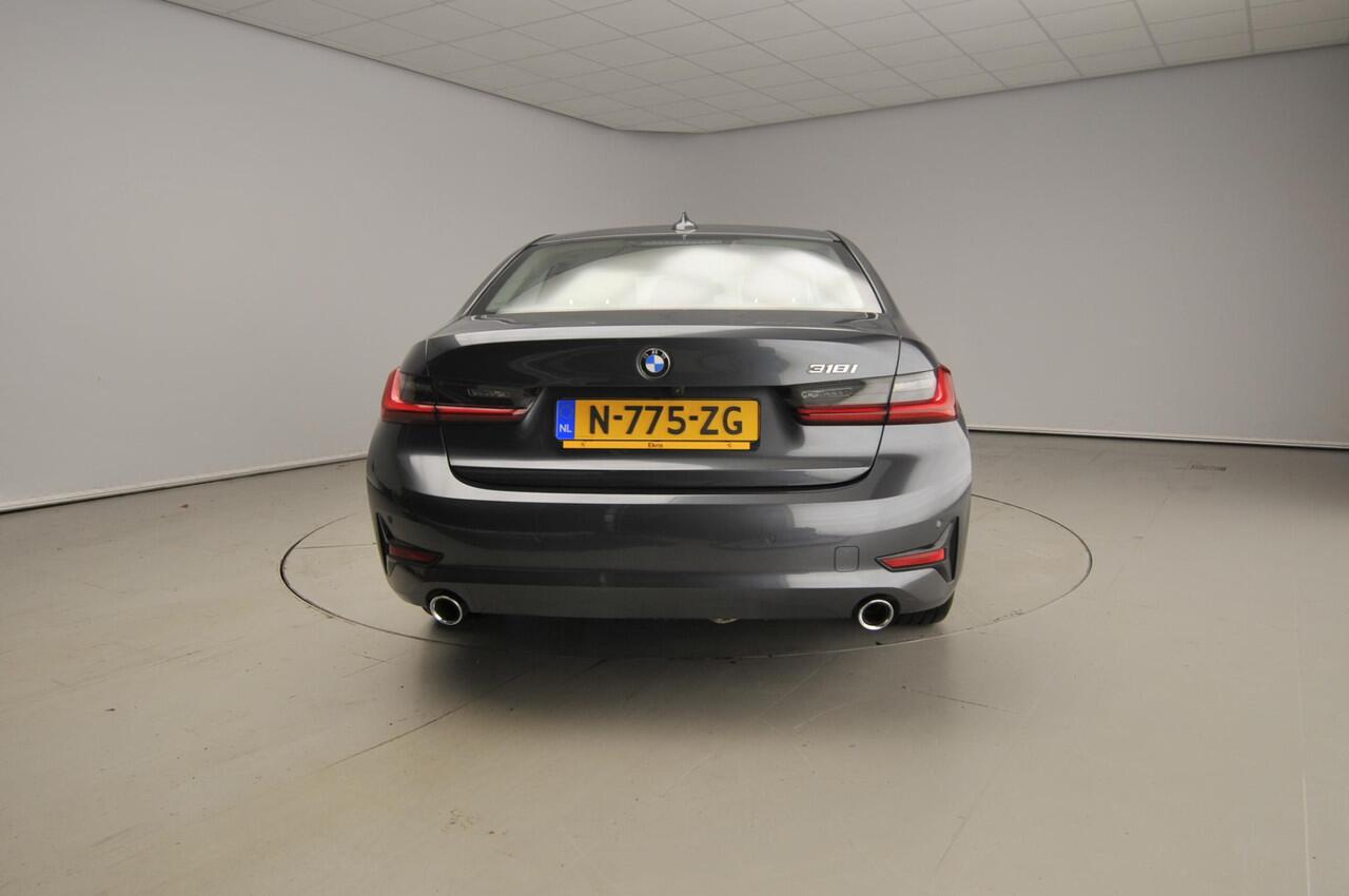 BMW 3-SERIE Sedan 318i | Handbak !! | LED | Navigatie | Trekhaak | Clima | PDC | DAB | Hifi speakers | Alu 16 inch