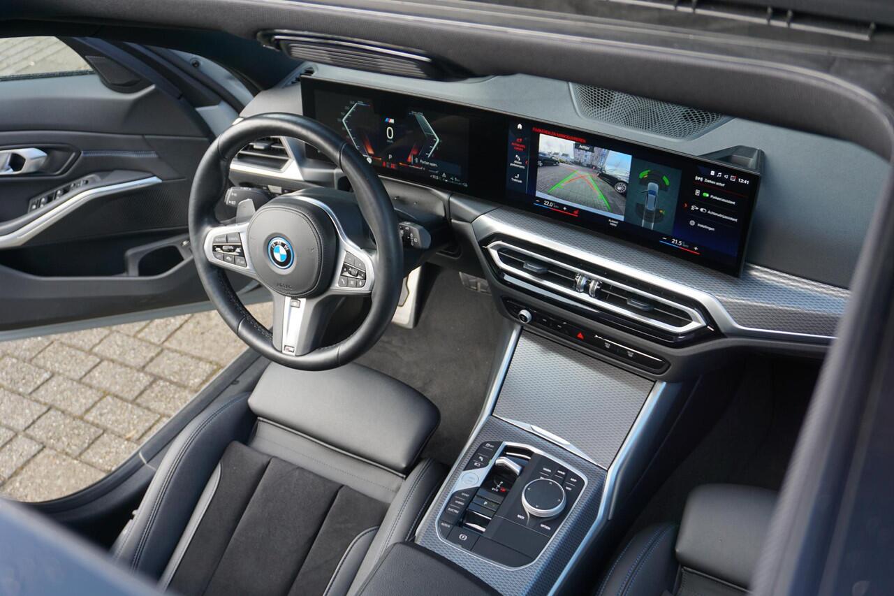 BMW 3-SERIE Touring 330e xDrive | M Sport Pro | ACC | PANO | Trekhaak