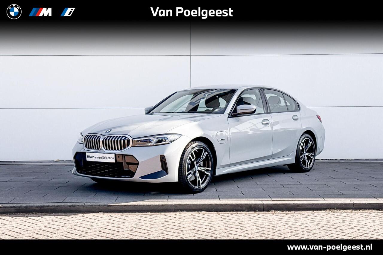 BMW 3-SERIE Sedan 320e | M Sport | Stoelverwarming | Adaptief M-onderstel |