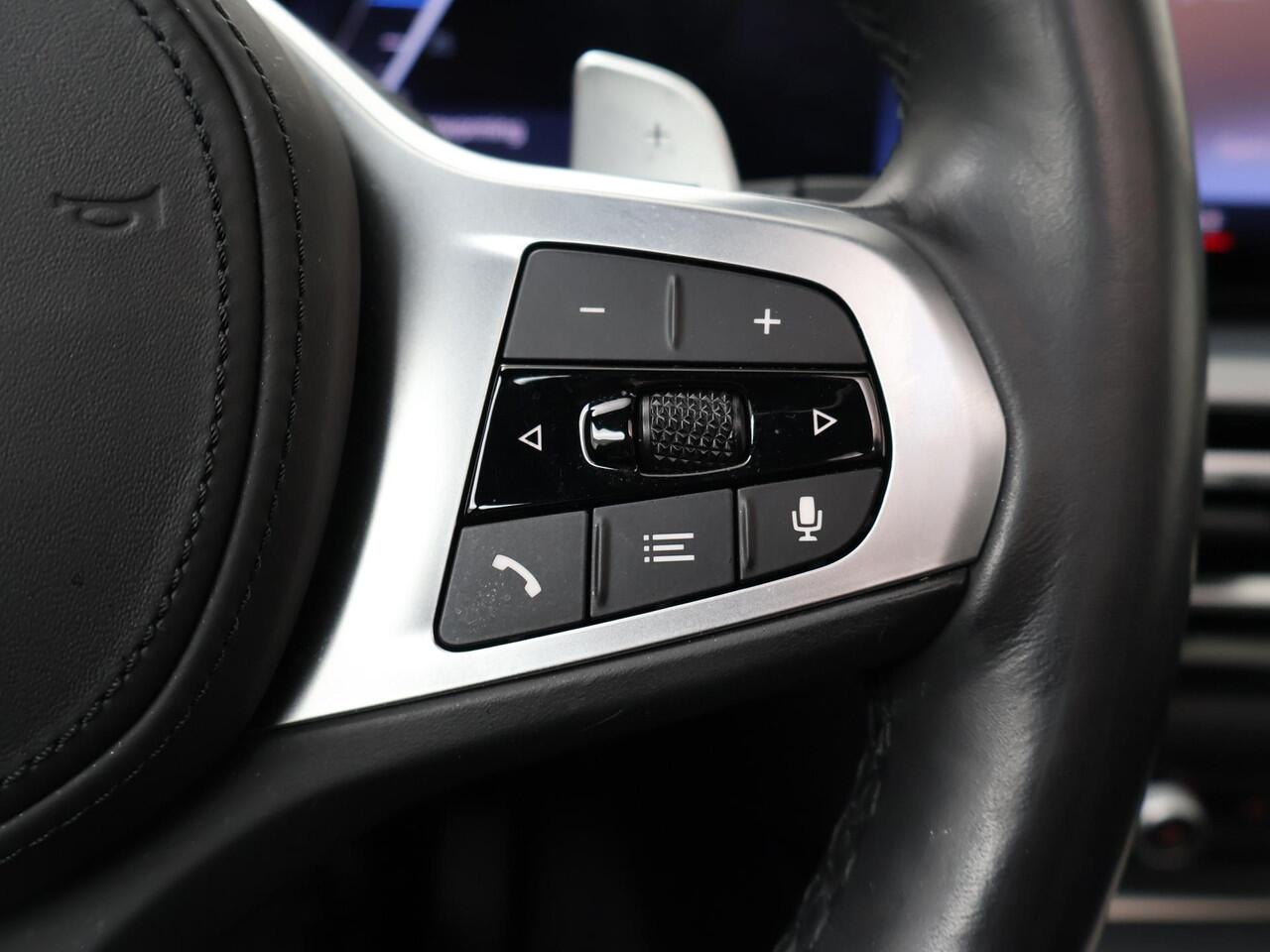 BMW 3-SERIE Touring 330e | SoH 93% | Trekhaak, el. wegkl. | Panoramadak | Harman Kardon | 19" M-Sportwielen