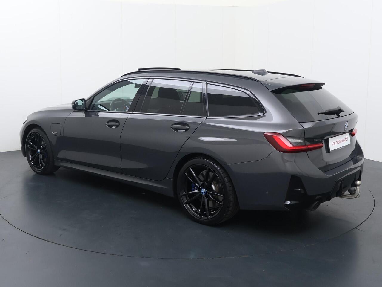 BMW 3-SERIE Touring 330e | SoH 93% | Trekhaak, el. wegkl. | Panoramadak | Harman Kardon | 19" M-Sportwielen