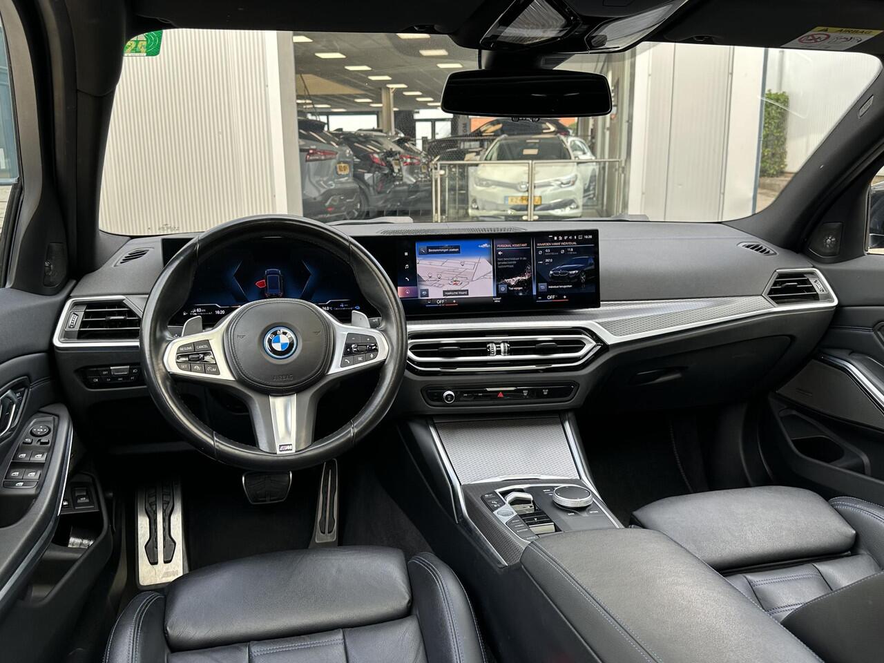 BMW 3-SERIE Touring 330e M Pakket | Leder/Pano-Schuifdak/20-inch/Cruise Adaptief/H&K