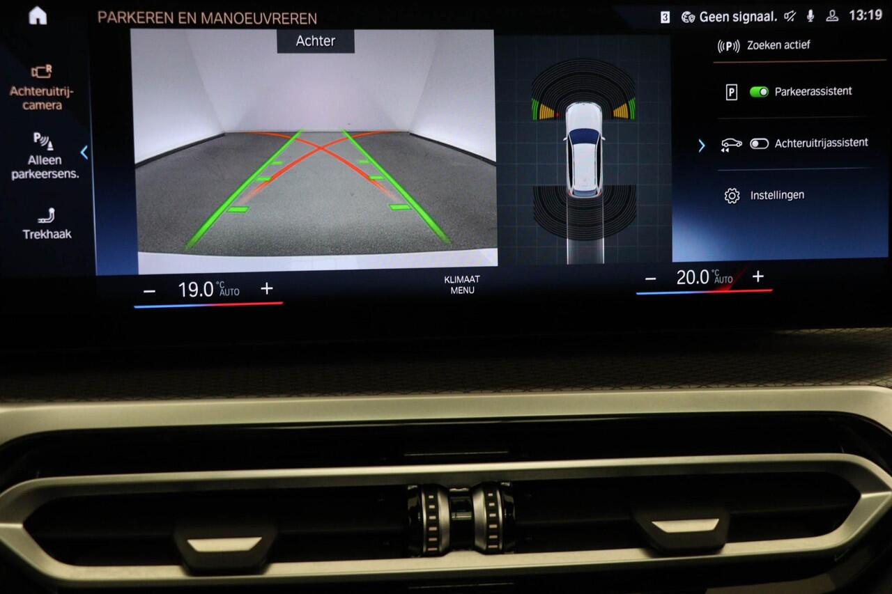 BMW 3-SERIE Touring 320i M-Sport | PANORAMADAK | ENTERTAINMENT / COMFORT / TREKHAAK- PACK