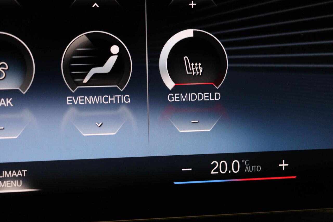 BMW 3-SERIE Touring 320i M-Sport | PANORAMADAK | ENTERTAINMENT / COMFORT / TREKHAAK- PACK