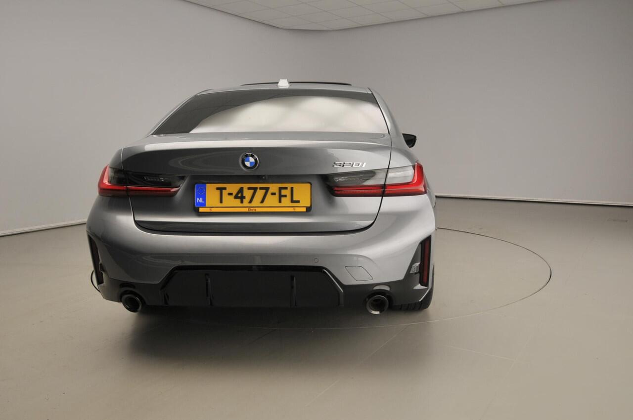 BMW 3-SERIE Sedan 320i | M-Sportpakket | LED | Navigatie | Schuifdak | Stoelverwarming | DAB | Hifi speakers | Alu 18 inch