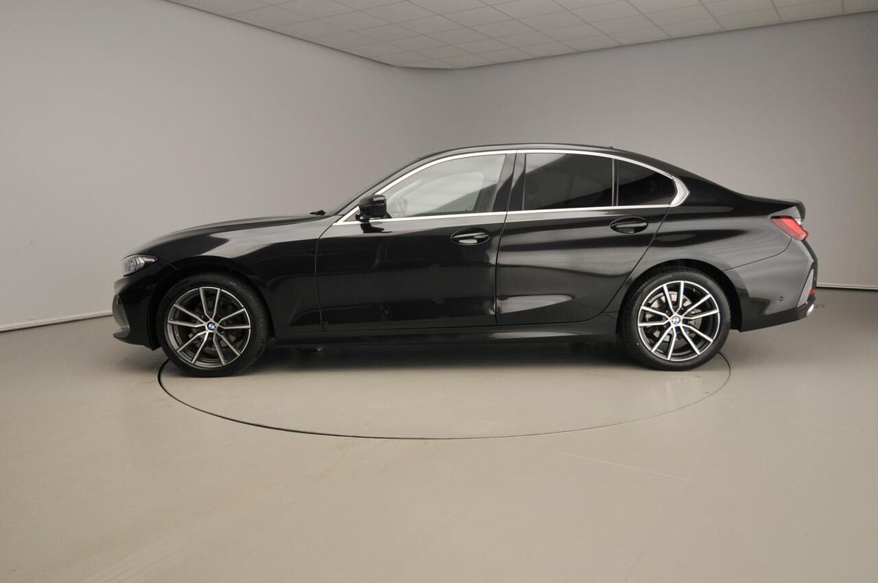 BMW 3-SERIE 320i | LED | Leder | HUD | Elektr. zetels | Sportstoelen | Keyles go | DAB | Harman-kardon sound | Alu 18 inch