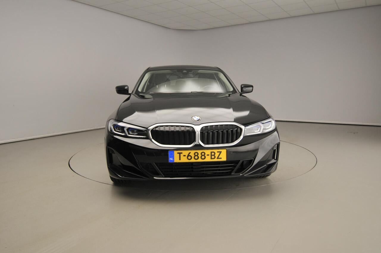 BMW 3-SERIE 320i | LED | Leder | HUD | Elektr. zetels | Sportstoelen | Keyles go | DAB | Harman-kardon sound | Alu 18 inch