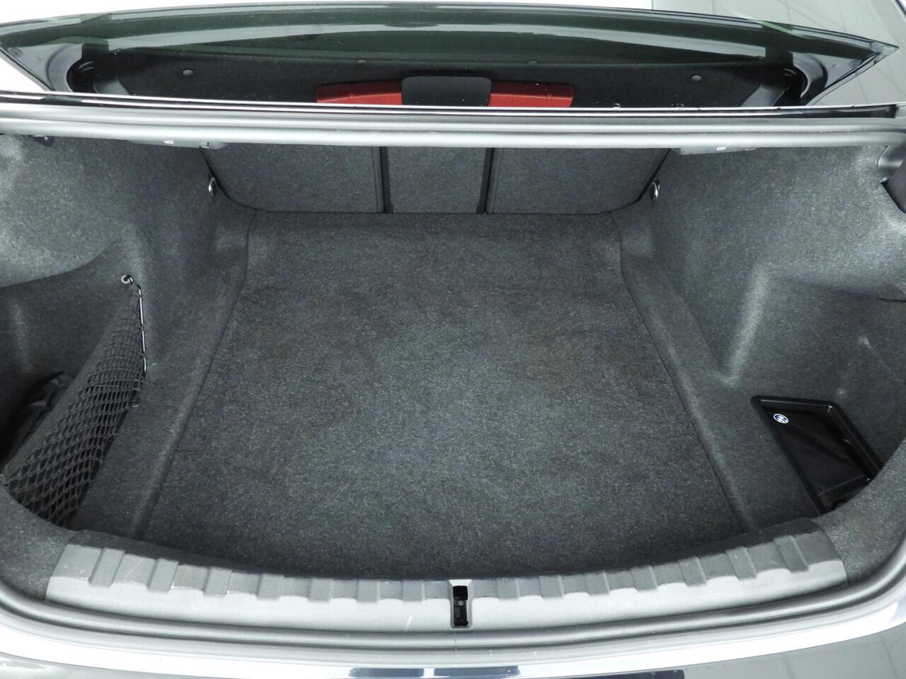 BMW 3-SERIE 320i | LED | Leder | HUD | Elektr. zetels | Sportstoelen | Keyles go | DAB | Harman-kardon sound | Alu 18 inch