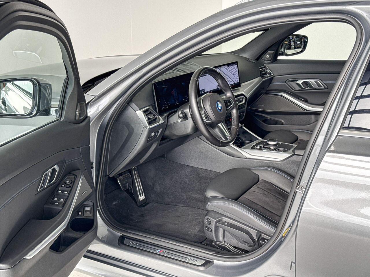 BMW 3-SERIE Touring 330e