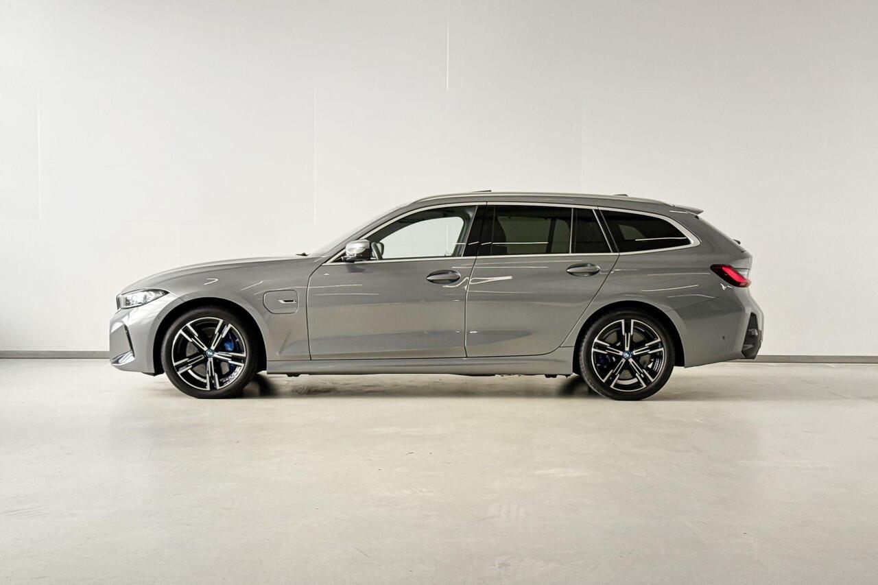 BMW 3-SERIE Touring 330e
