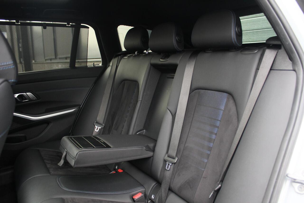 BMW 3-SERIE Touring 330e xDrive M Sport | Panorama Dak | HUD | Elektrisch Verstelbare Voorstoel