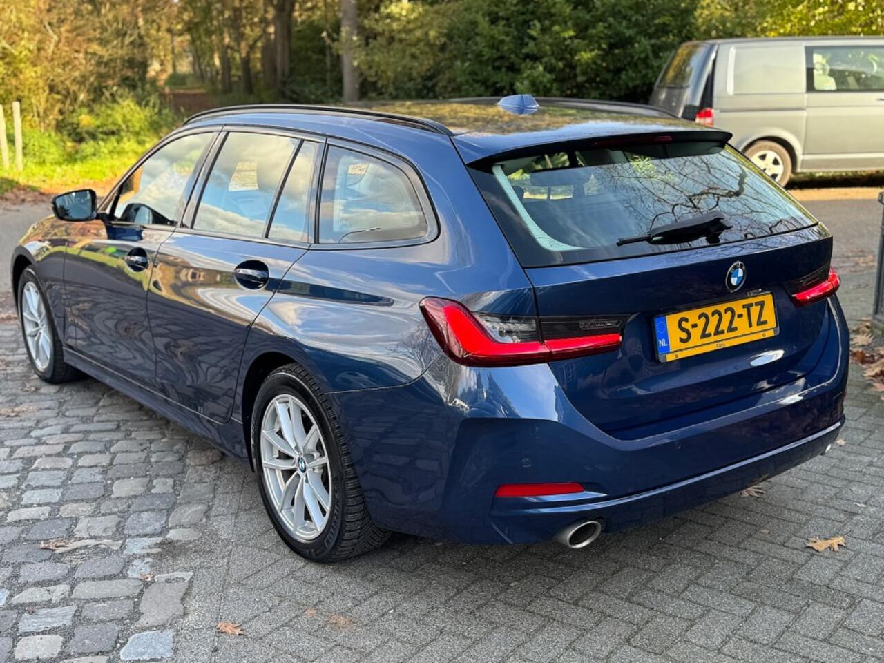 BMW 3-SERIE 318 i Touring autom nw model ecc,curvedscreen,navi,lmv,led,pdc,carplay