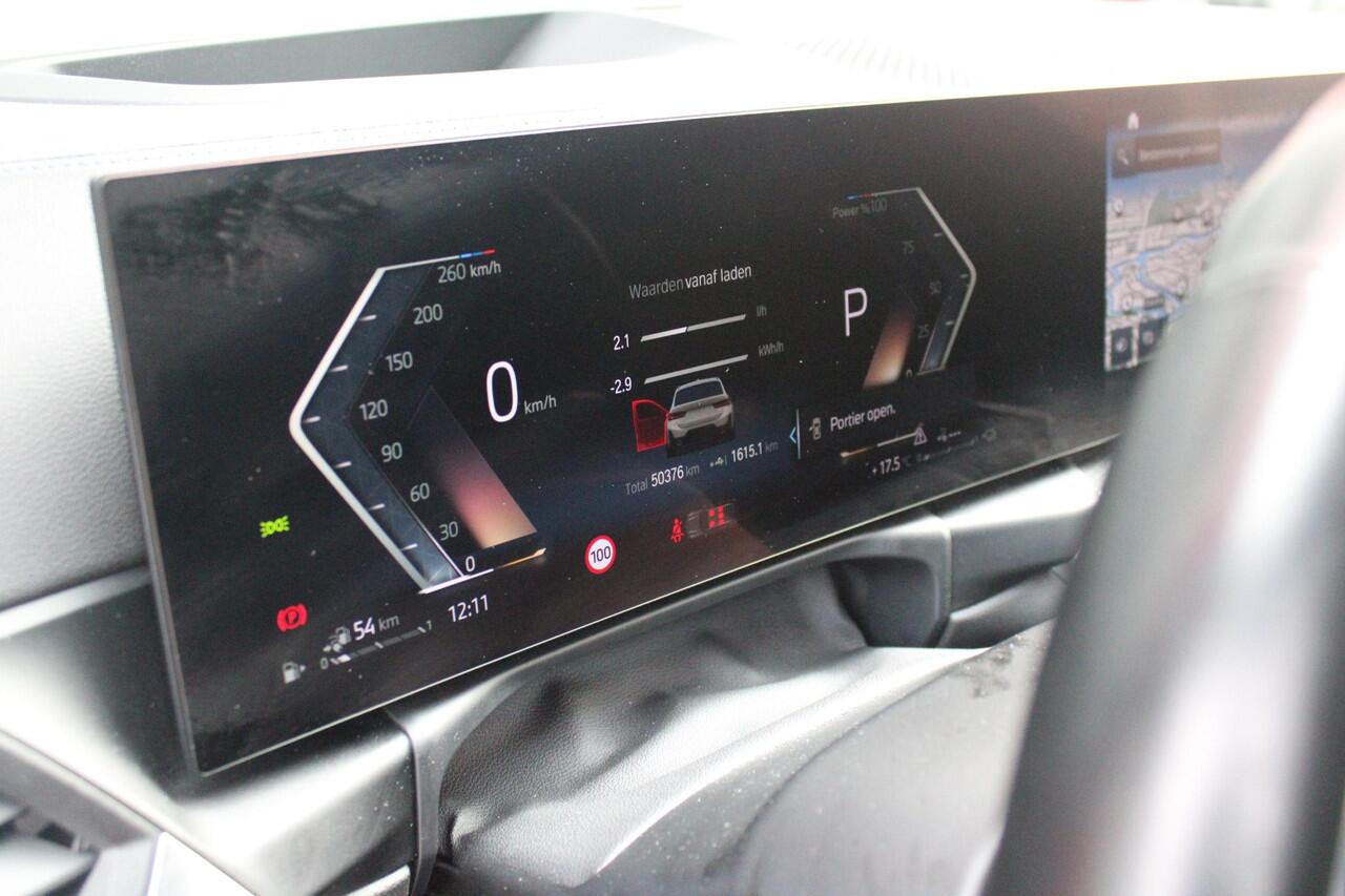 BMW 3-SERIE Touring 330e 292PK M-SPORT | M-SPORT PRO-PAKKET | M-SPORT REMMEN UITGEVOERD IN DONKERBLAUW MET M LOGO | BMW LIVE COCKPIT PROFESSIONAL | CURVED DISPLAY |DRIVING ASSISTANT INCL. HEAD-UP DISPLAY | PANORAMISCH SCHUIF/KANTEL DAK | PARKING ASSIST INCL. ACHTERUI