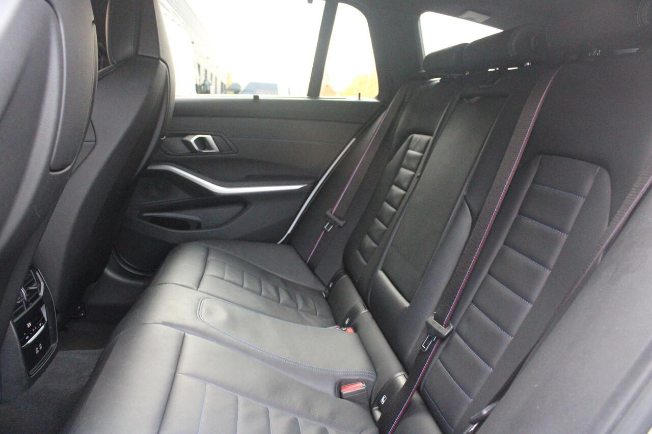 BMW 3-SERIE Touring 330e 292PK M-SPORT | M-SPORT PRO-PAKKET | M-SPORT REMMEN UITGEVOERD IN DONKERBLAUW MET M LOGO | BMW LIVE COCKPIT PROFESSIONAL | CURVED DISPLAY |DRIVING ASSISTANT INCL. HEAD-UP DISPLAY | PANORAMISCH SCHUIF/KANTEL DAK | PARKING ASSIST INCL. ACHTERUI