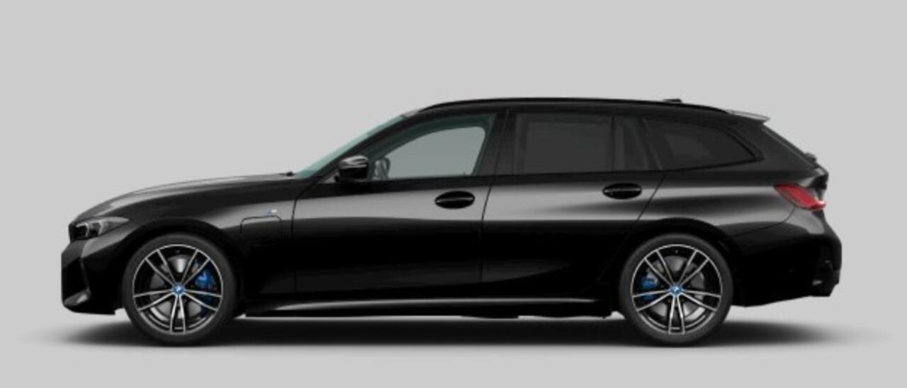 BMW 3-SERIE Touring 330e xDrive M Sport Pro - Panoramadak - Parking/Driving Assistant - Active Cruise Control - Hifi - Getinte Ruiten - Zonneschermen achter - Comfort Access - Sportstoelen - Adaptieve LED koplampen -