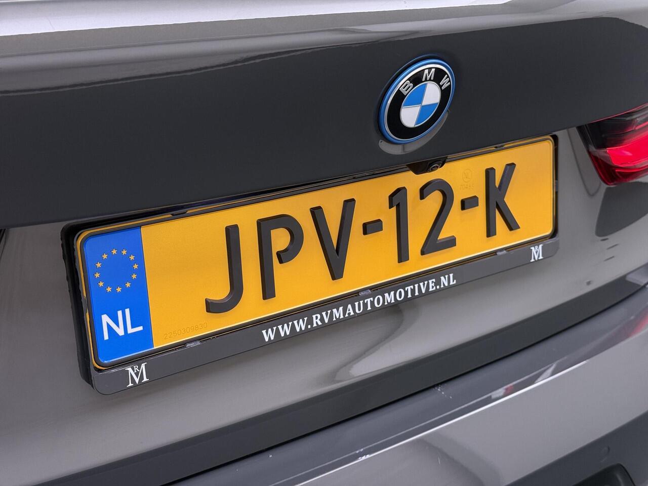 BMW 3-SERIE 330e High Executive VAN: ¤45.900,- VOOR: ¤41.877,- UW EINDEJAARSVOORDEEL: ¤4.023| M SPORT | SCHUIFDAK | LEDER | HARMAN KARDON | LASER LED | ELECTR STOELEN | KEYLESS | HEAD UP| DODE HOEK HERKENNING | STUURWIEL VERWARMING