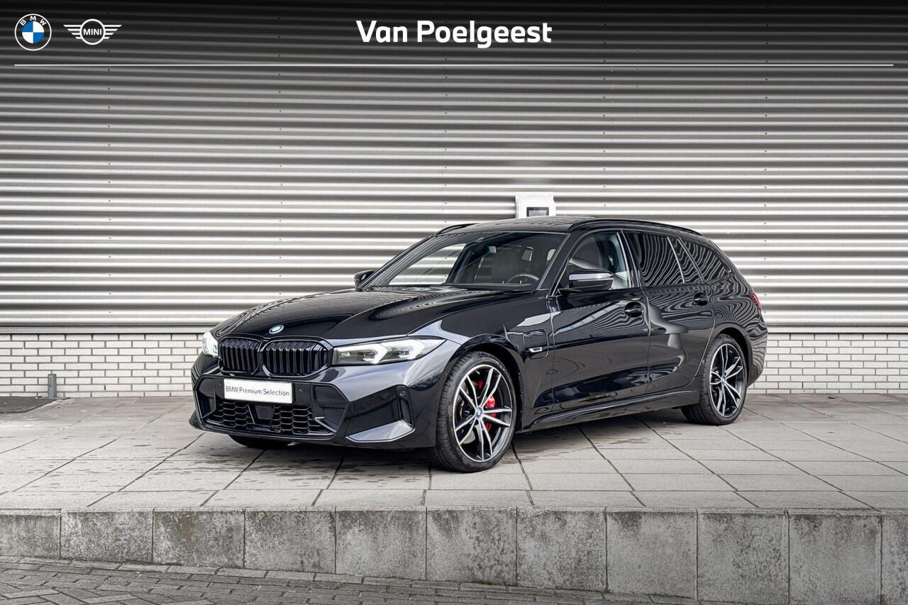BMW 3-SERIE Touring 330e M Sportpakket Pro / Travel Pack / Comfort Pack / Entertainment Pack / Stuurwielrand verwarmd / Comfort Access / Trekhaak / Achteruitrijcamera / Panoramadak / Elektrisch verstelbare stoelen