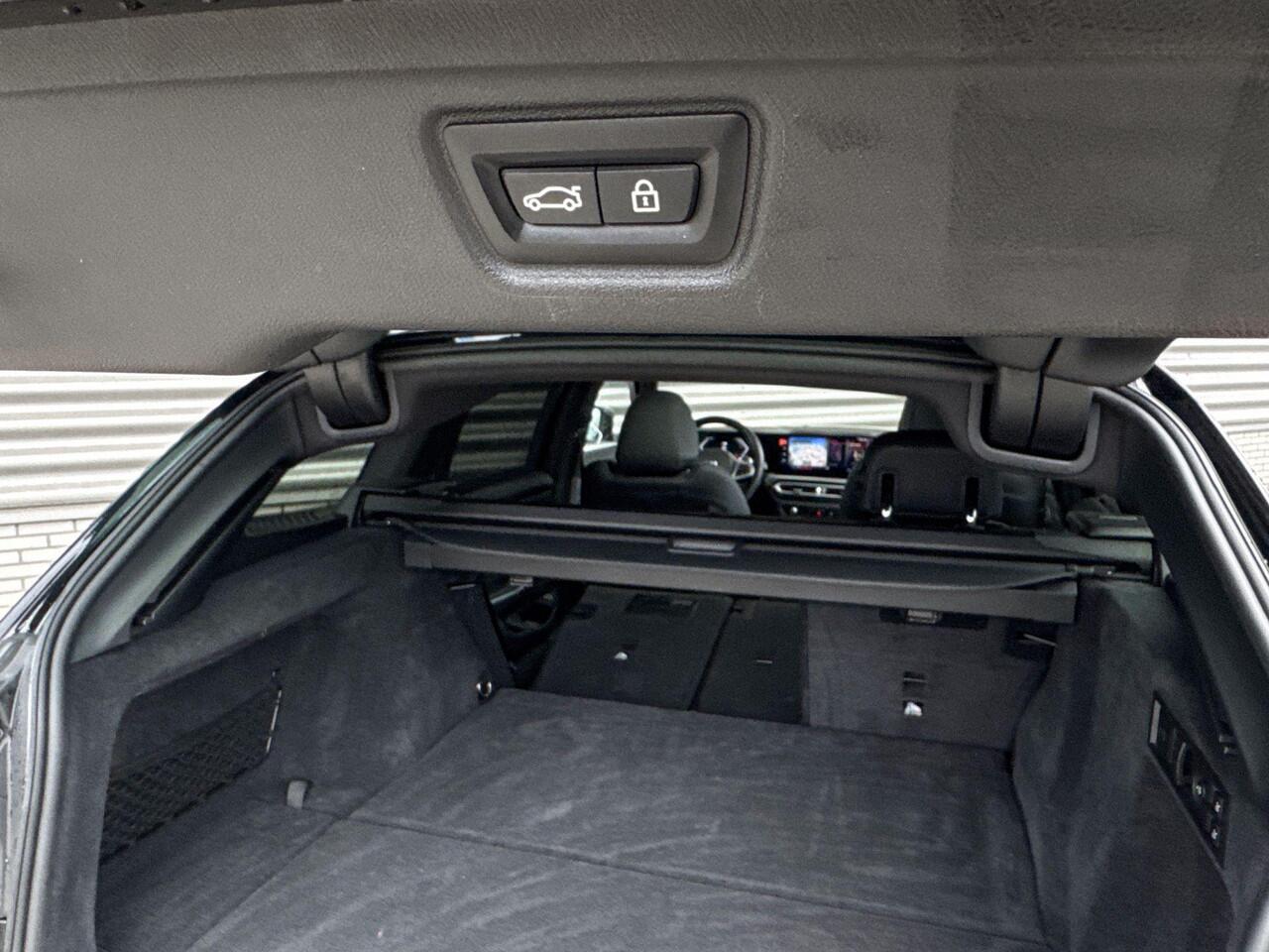 BMW 3-SERIE Touring 330e M Sportpakket Pro / Travel Pack / Comfort Pack / Entertainment Pack / Stuurwielrand verwarmd / Comfort Access / Trekhaak / Achteruitrijcamera / Panoramadak / Elektrisch verstelbare stoelen