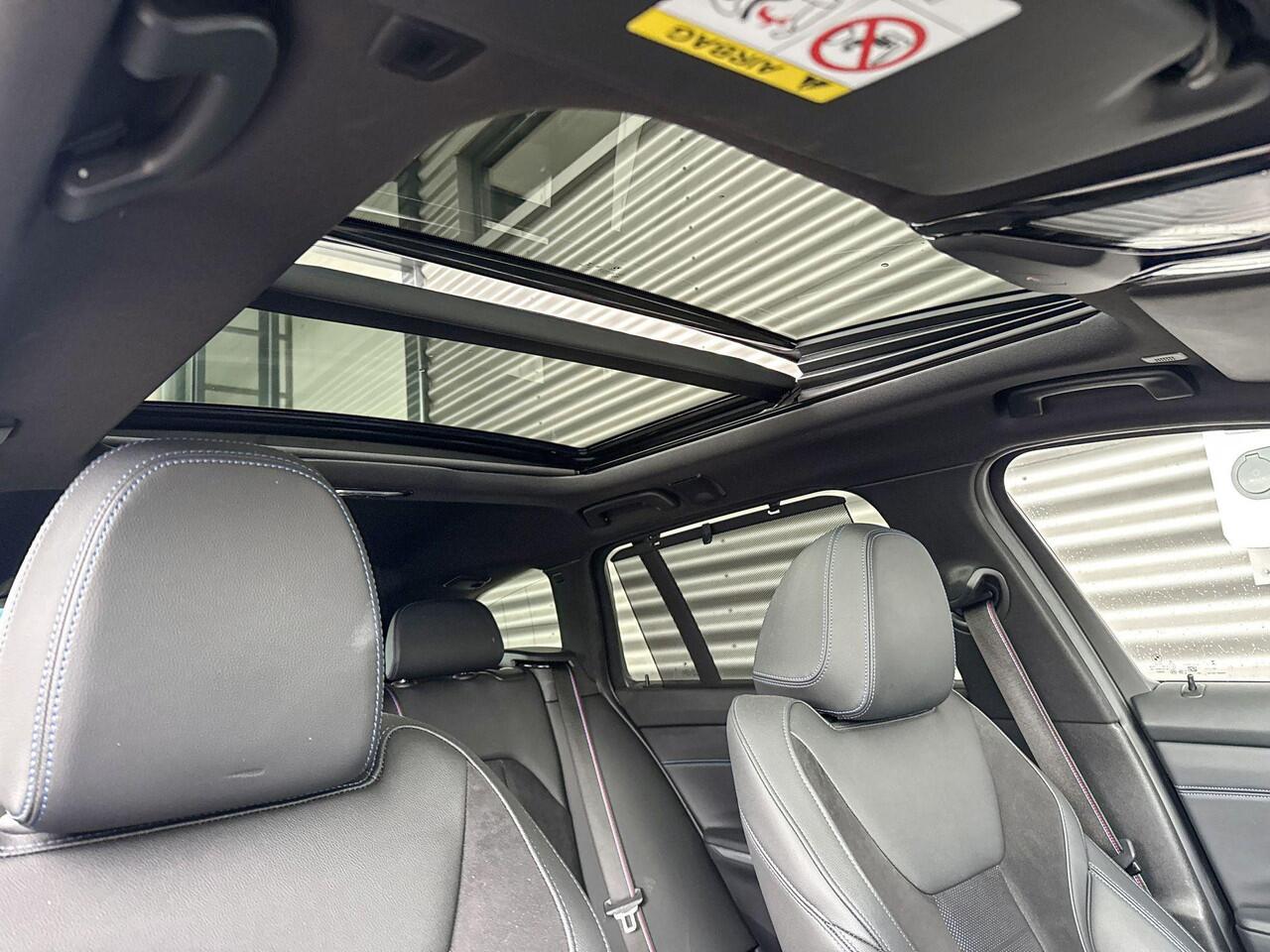 BMW 3-SERIE Touring 330e M Sportpakket Pro / Travel Pack / Comfort Pack / Entertainment Pack / Stuurwielrand verwarmd / Comfort Access / Trekhaak / Achteruitrijcamera / Panoramadak / Elektrisch verstelbare stoelen