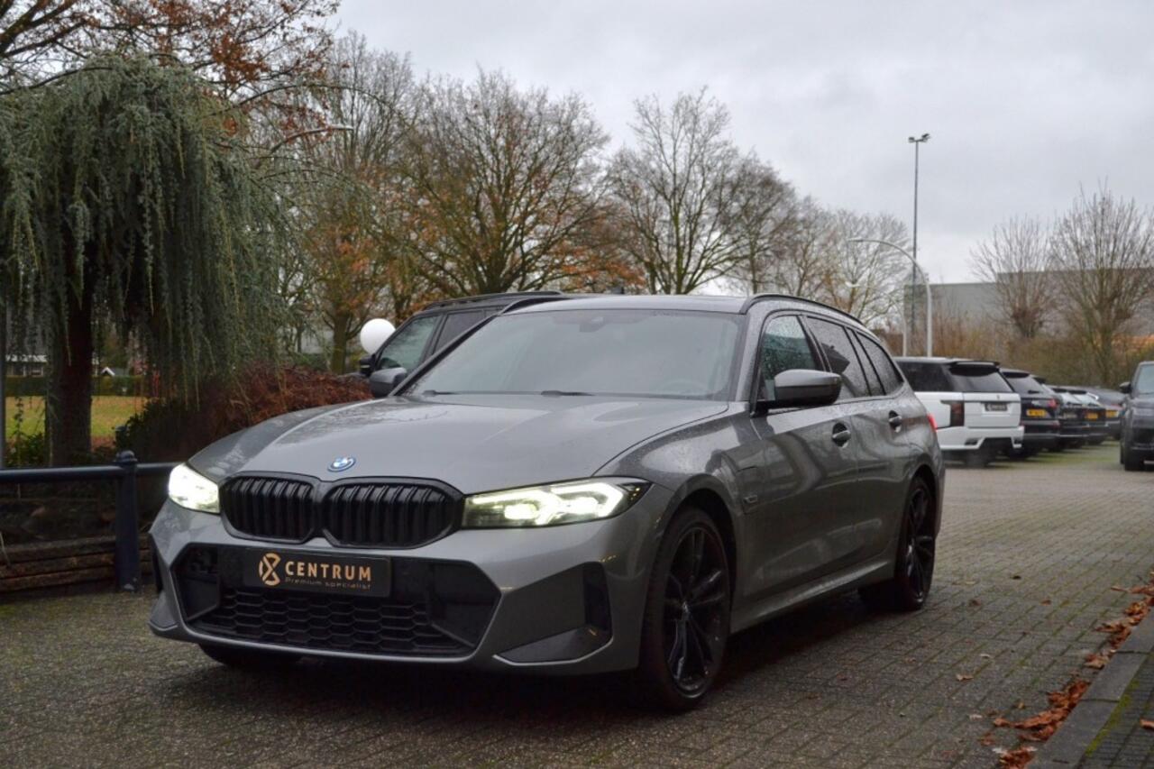 BMW 3-SERIE 330e M-Sport / Pano / Leder