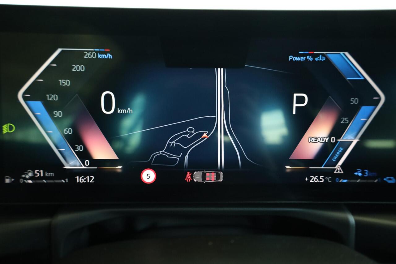 BMW 3-SERIE Sedan 330e | M Sportpakket | Trekhaak Elektrisch | Leder | Stoelverwarming | Active Cruise Control | HiFi Systeem | 18" Dubbelspaak