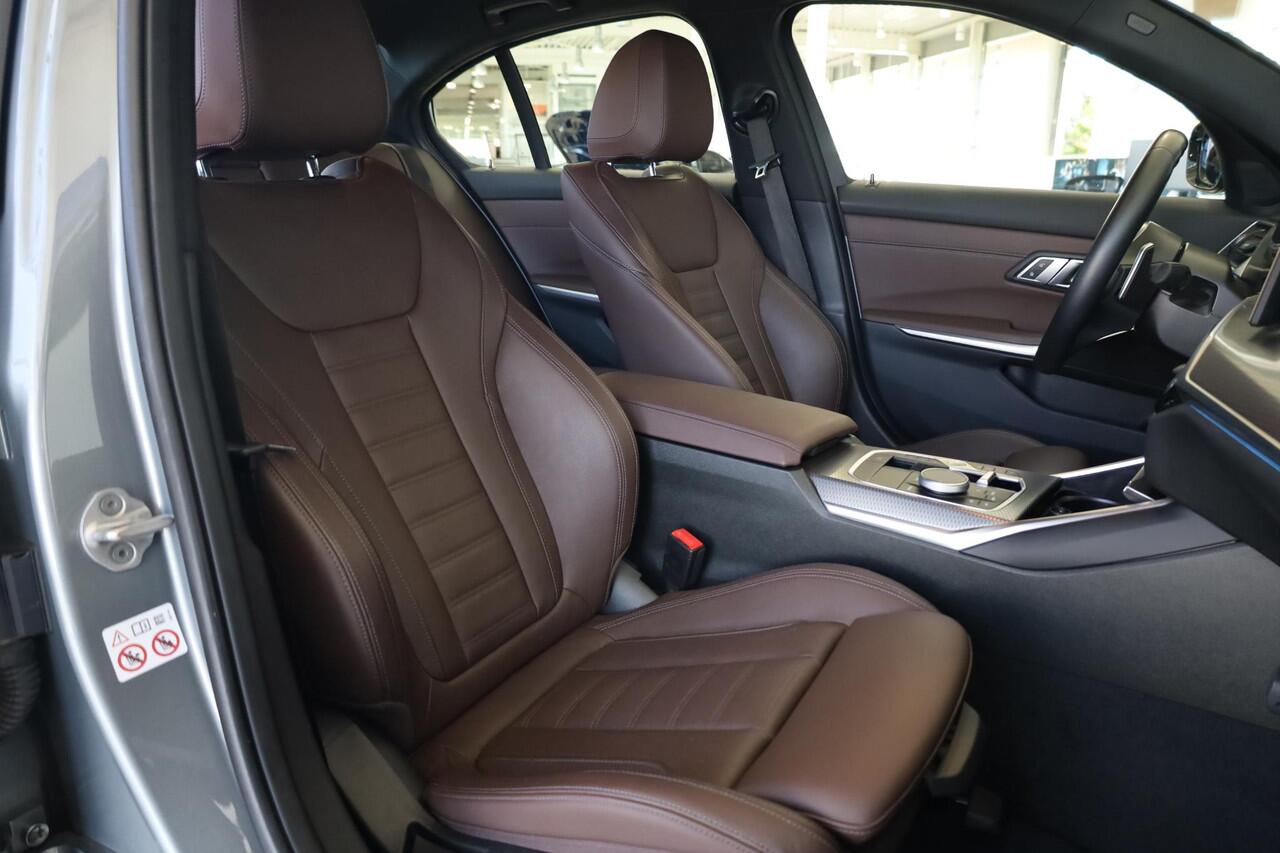 BMW 3-SERIE Sedan 330e | M Sportpakket | Trekhaak Elektrisch | Leder | Stoelverwarming | Active Cruise Control | HiFi Systeem | 18" Dubbelspaak