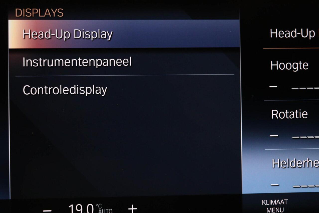 BMW 3-SERIE Touring 320i M-Sport | PANORAMADAK | TREKHAAK | ENTERTAINMENT / COMFORT