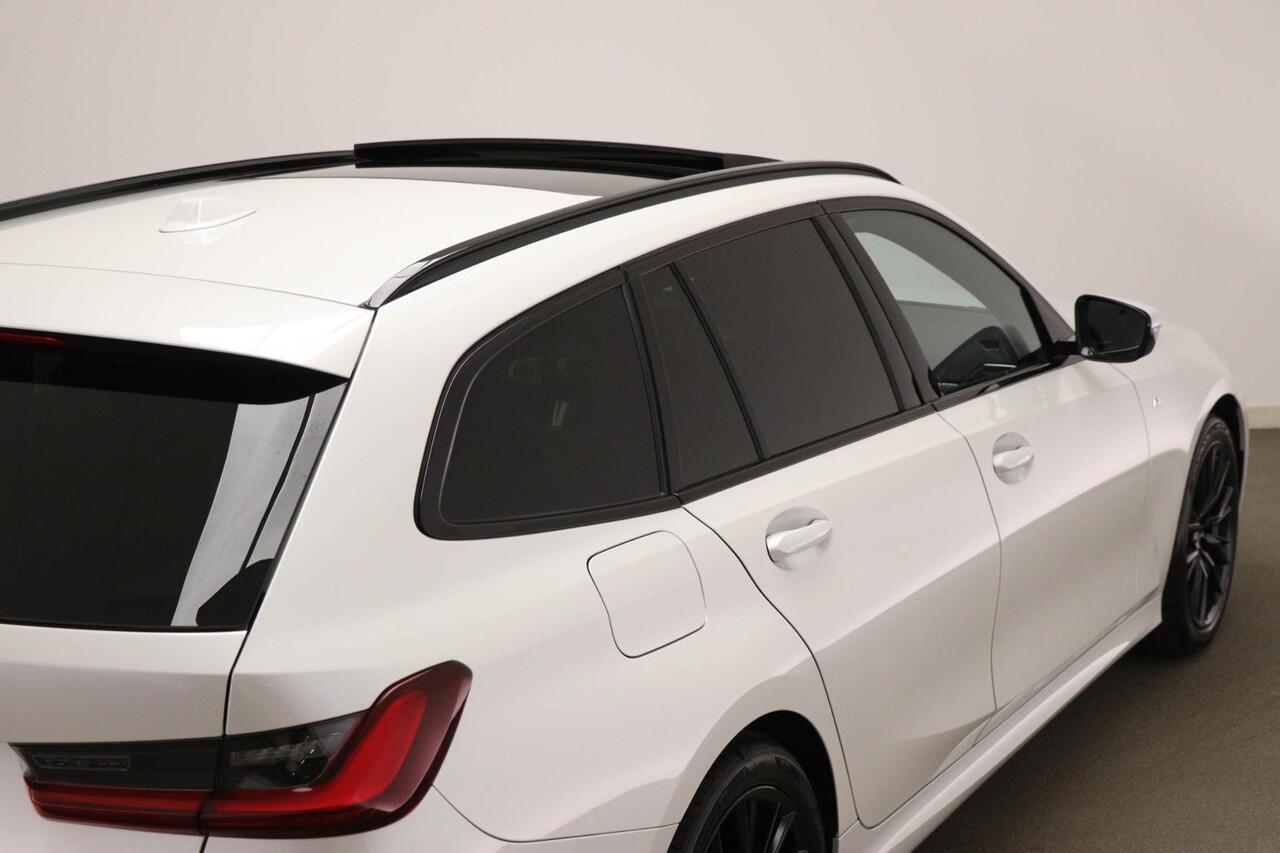 BMW 3-SERIE Touring 320i M-Sport | PANORAMADAK | TREKHAAK | ENTERTAINMENT / COMFORT