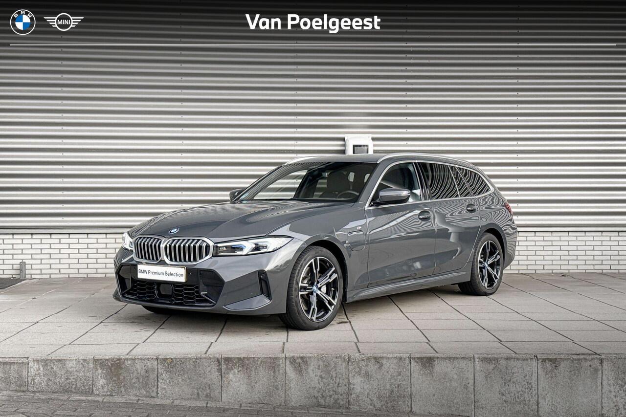 BMW 3-SERIE Touring 330e M Sportpakket / Innovation Pack / Comfort Pack / Entertainment Pack / Trekhaak / Harman Kardon