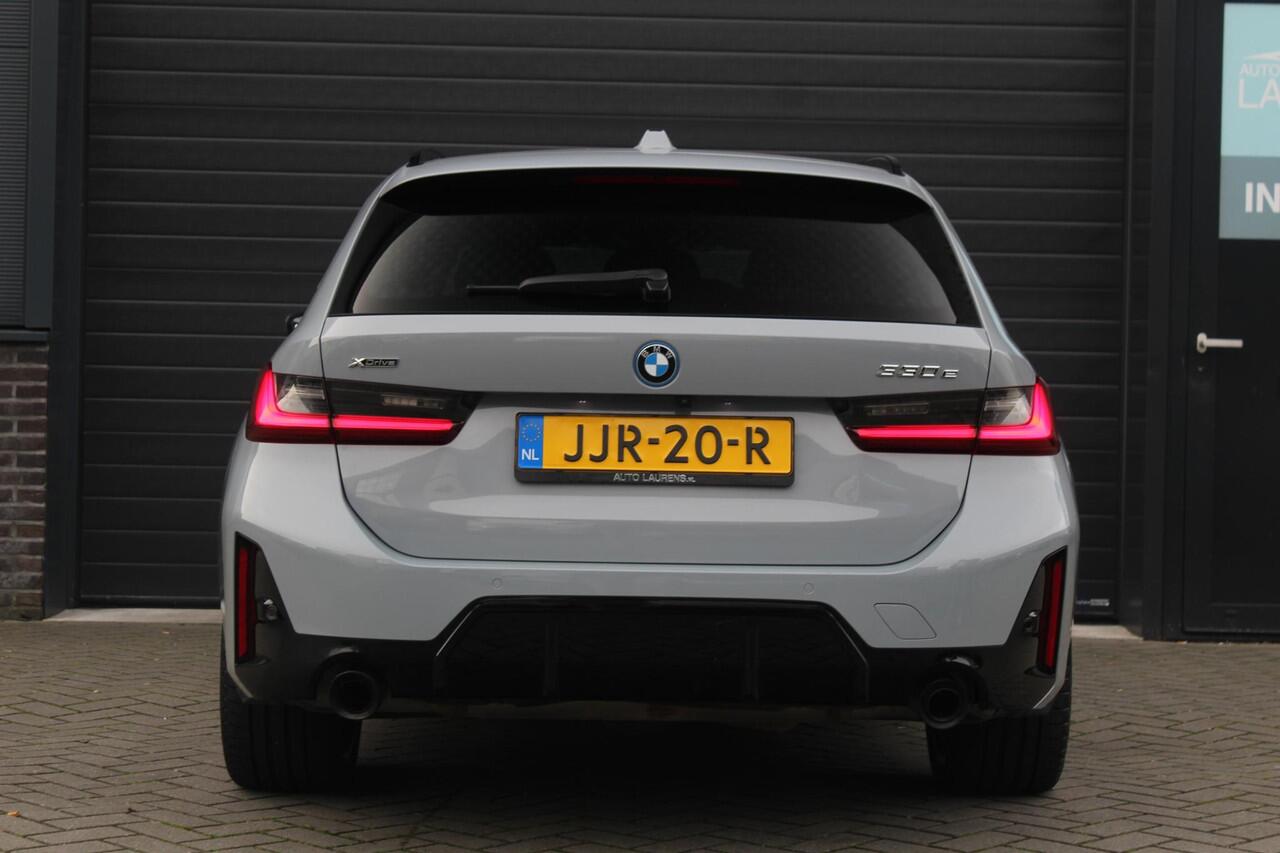 BMW 3-SERIE Touring 330e xDrive M Sport | Panorama Dak | HUD | Elektrisch Verstelbare Voorstoel
