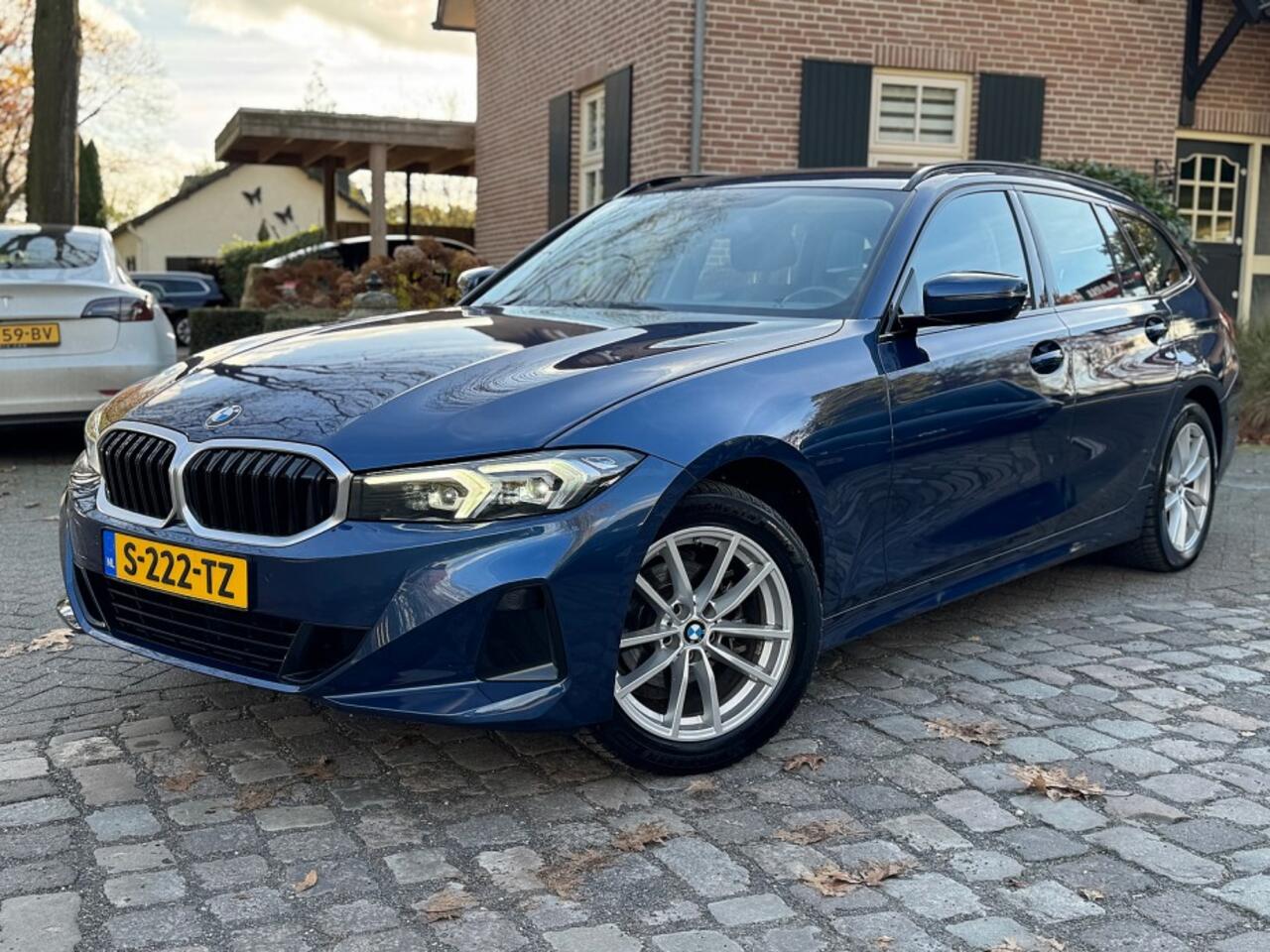 BMW 3-SERIE 318 i Touring autom nw model ecc,curvedscreen,navi,lmv,led,pdc,carplay