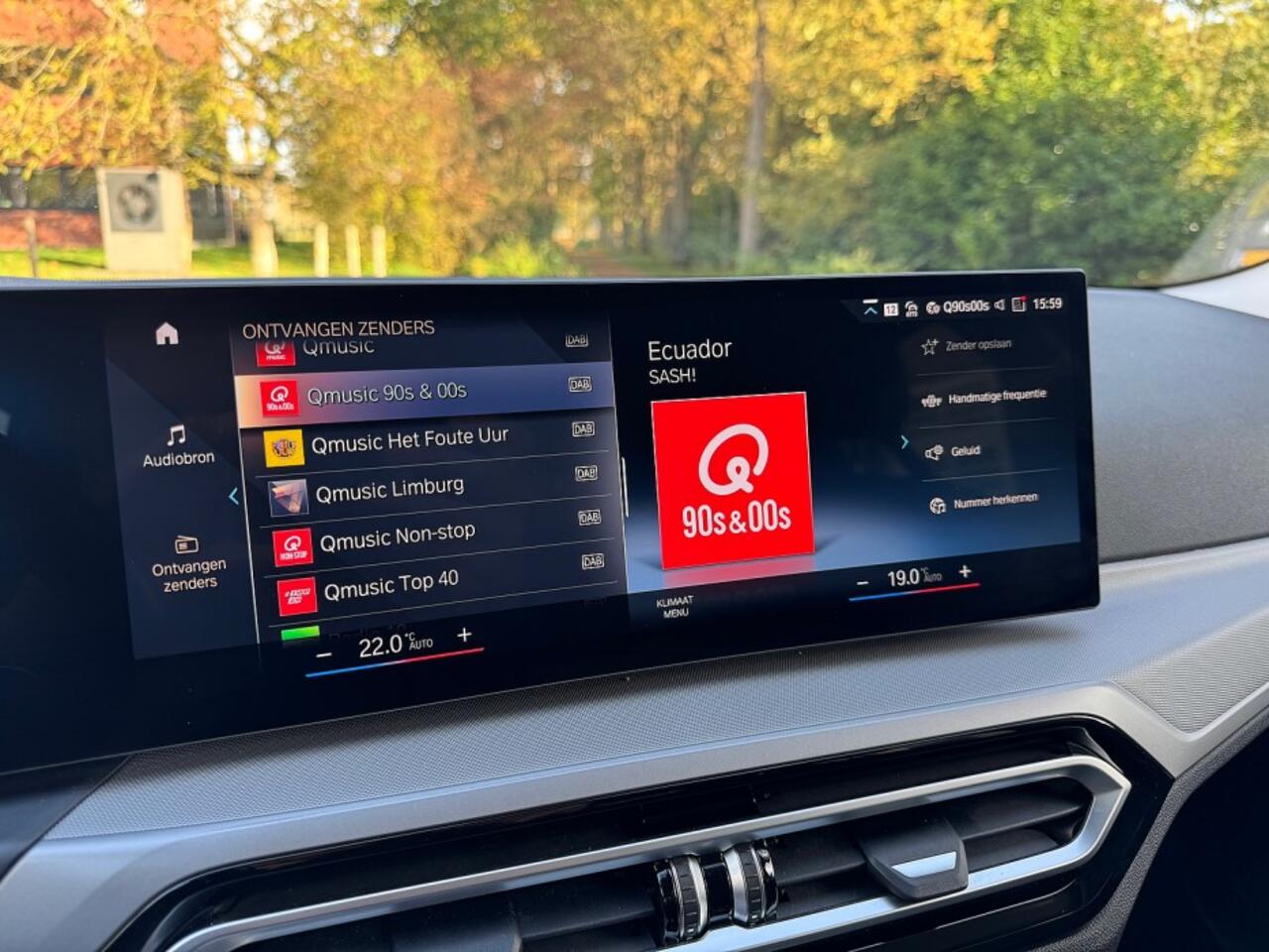 BMW 3-SERIE 318 i Touring autom nw model ecc,curvedscreen,navi,lmv,led,pdc,carplay