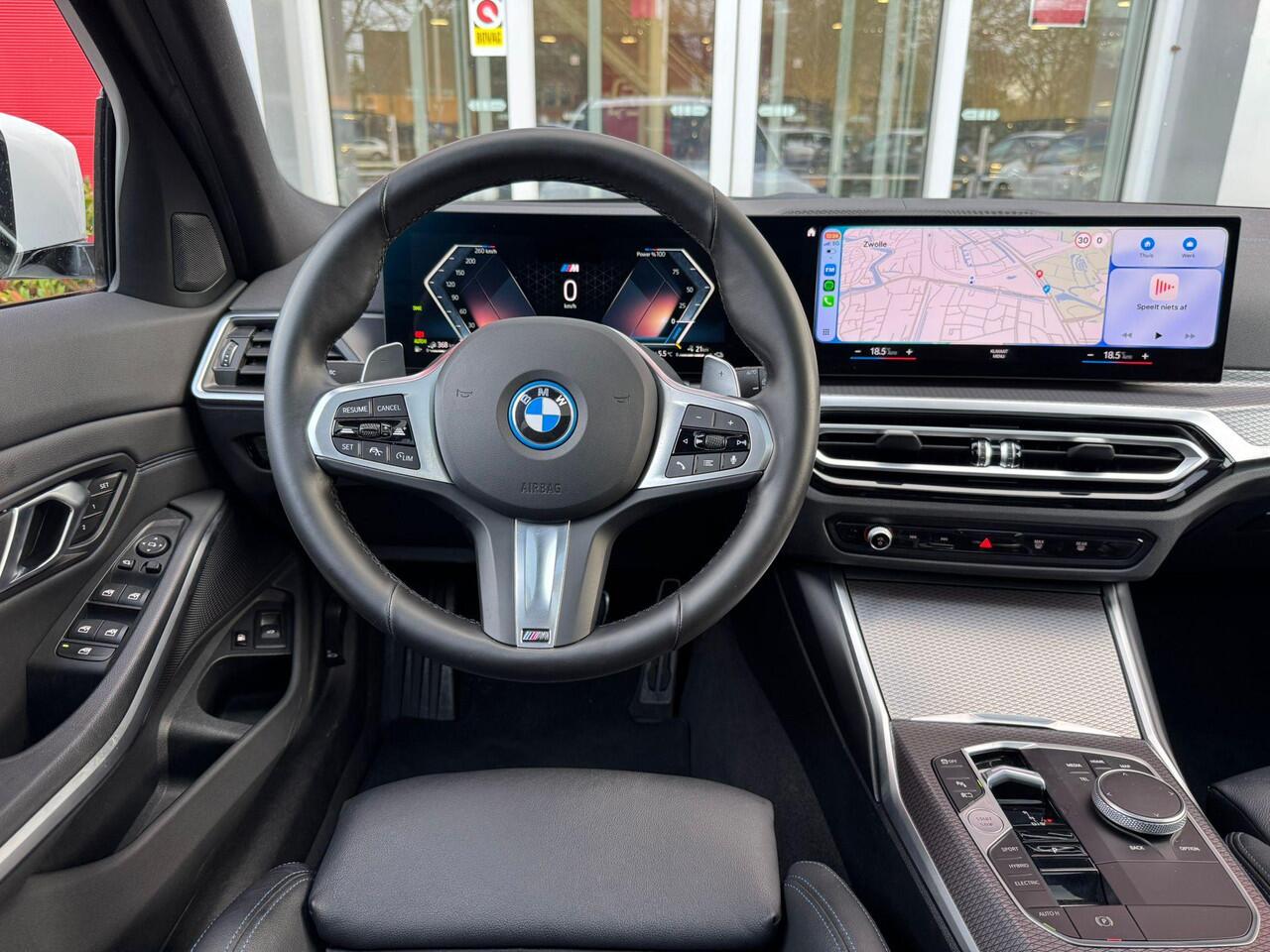 BMW 3-SERIE Touring 330e 292PK M-SPORT | PANORAMISCH SCHUIF/KANTEL DAK | M-SPORT PRO-PAKKET | M-SPORT REMMEN UITGEVOERD IN DONKERBLAUW MET M LOGO | BMW LIVE COCKPIT PROFESSIONAL | CURVED DISPLAY |DRIVING ASSISTANT INCL. HEAD-UP DISPLAY | PARKING ASSIST INCL. ACHTERUI