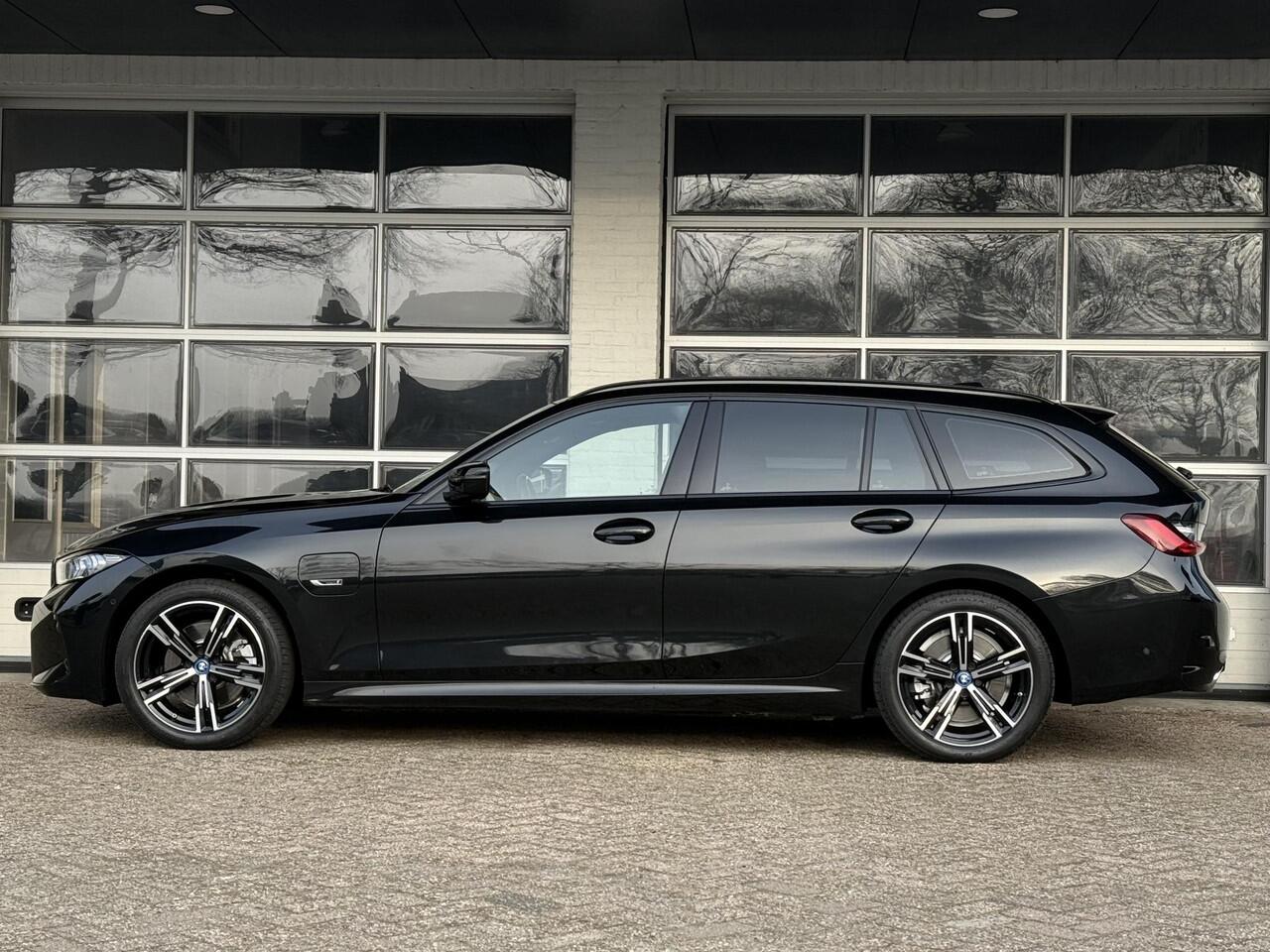 BMW 3-SERIE Touring 330e M SPORT LCI | DRIVING PROFF. | TREKHAAK | CAMERA | LEDER |