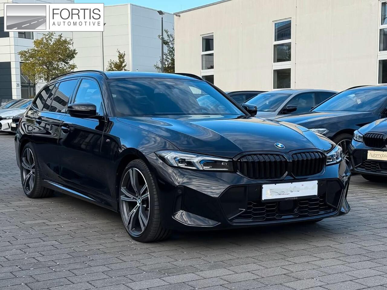 BMW 3-SERIE Touring 320d xDrive M-SPORT ** LED, NAVI+, LEDER, PANORAMA, H&K, HuD, TREKH, 19-inch LMV ** 1e EIG - UNFALLFREI ** ** INFORMEER OOK NAAR ONZE AANTREKKELIJKE FINANCIAL-LEASE TARIEVEN **