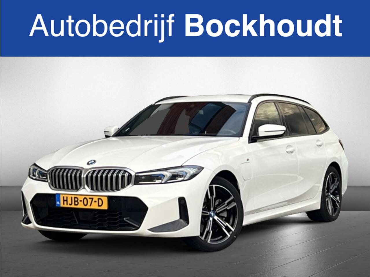 BMW 3-SERIE Touring 330e M-Sport | Navi | Camera | Stoel-Stuurverwarming