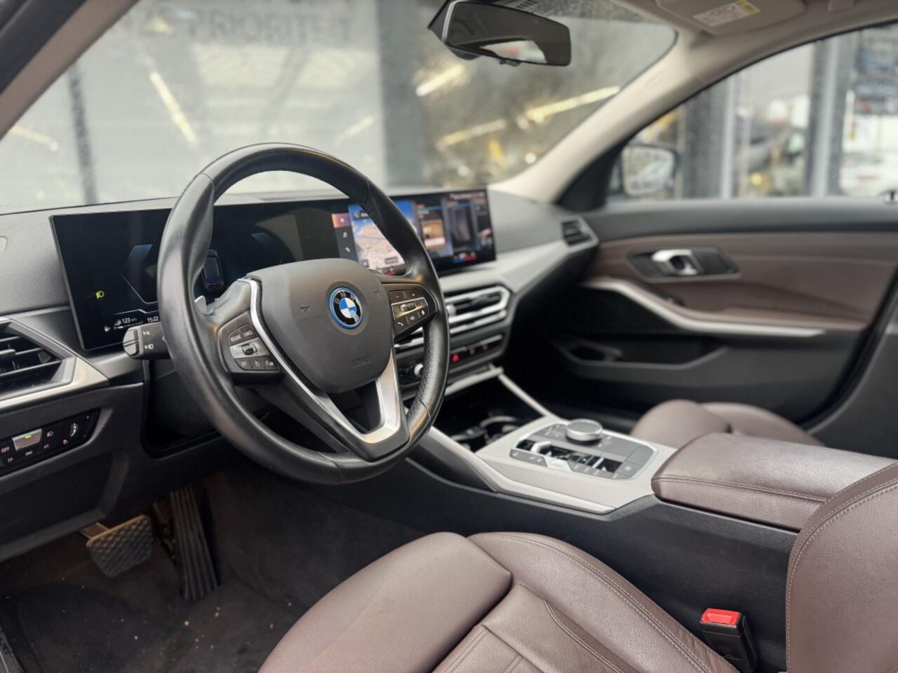 BMW 3-SERIE Touring 320e | Facelift | Widescreen | Camera | Leder