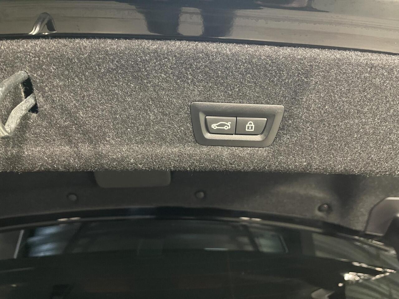 BMW 3-SERIE 330e xDrive M Sport Pro 19"/Lederen M-zetels + memory/Schuif - kanteldak/Adaptieve cruise/Keyless/Camera/Dodehoek/Laser LED