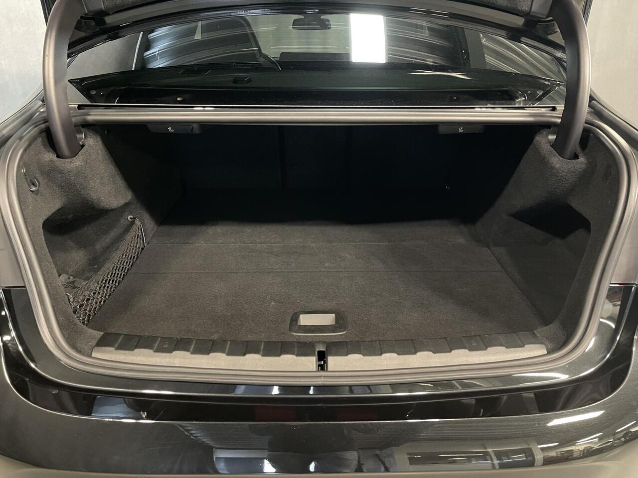 BMW 3-SERIE 330e xDrive M Sport Pro 19"/Lederen M-zetels + memory/Schuif - kanteldak/Adaptieve cruise/Keyless/Camera/Dodehoek/Laser LED