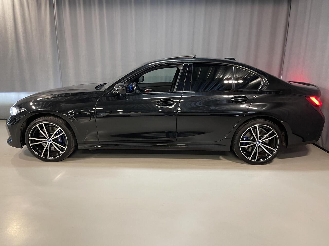 BMW 3-SERIE 330e xDrive M Sport Pro 19"/Lederen M-zetels + memory/Schuif - kanteldak/Adaptieve cruise/Keyless/Camera/Dodehoek/Laser LED